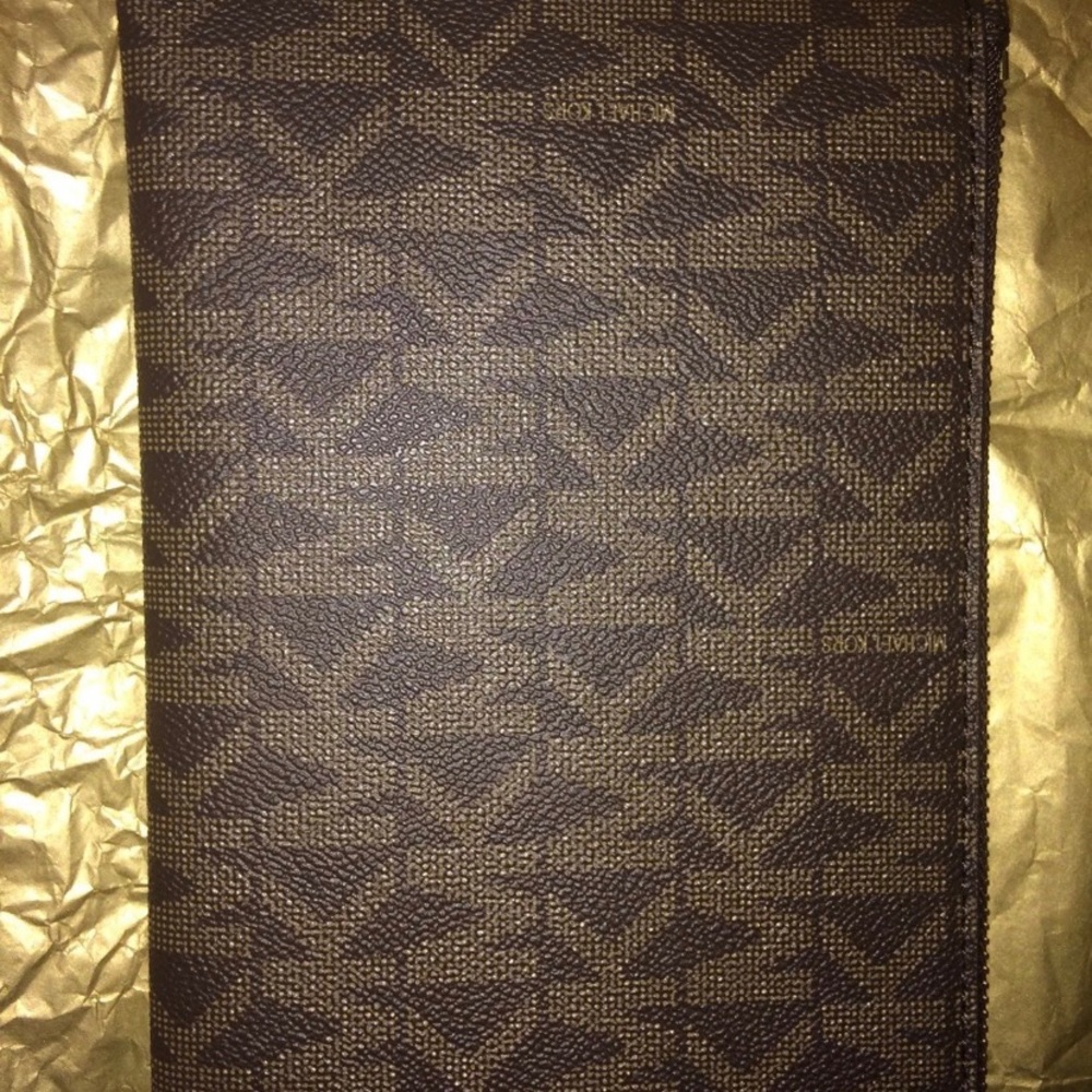 Michael Kors Wristlet - Picture 3 of 6